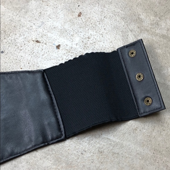 Lizard Queenz Closet - Picture 6 of 7